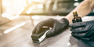 Woskowanie lakieru samochodowego